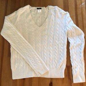 White cable knit v neck 35% cotton 7% cashmere